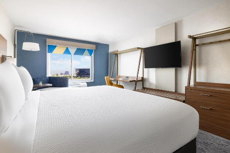 Holiday Inn Express Las Vegas - Stadium Area by IHG