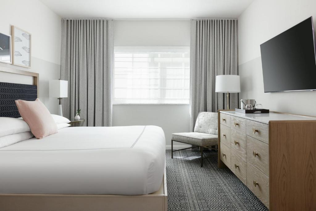 Kimpton Surfcomber Hotel by IHG