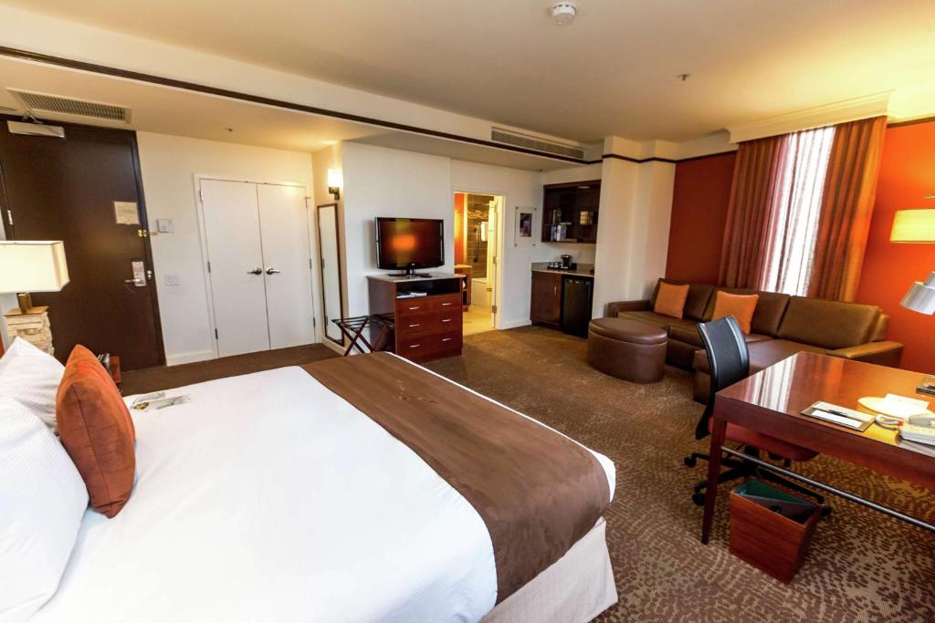 The Emily Morgan San Antonio-DoubleTree by Hilton