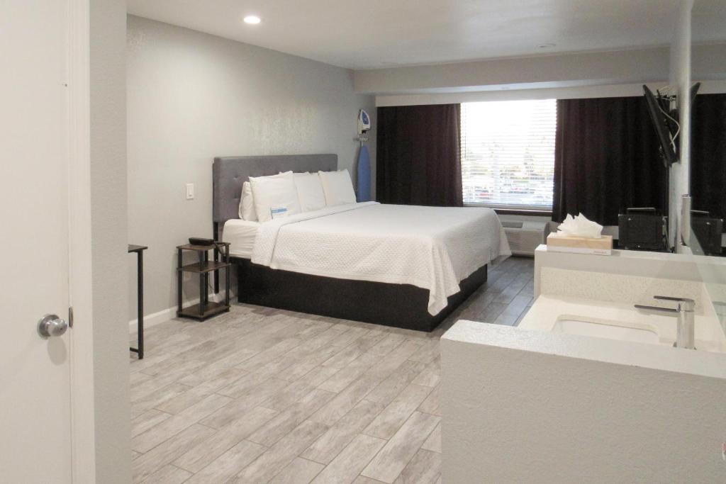 Capri Suites Anaheim