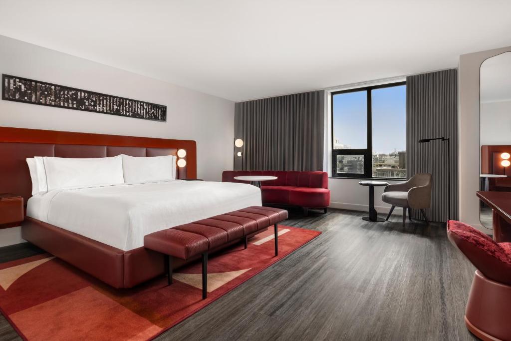 Revery Toronto Downtown, Curio Collection By Hilto