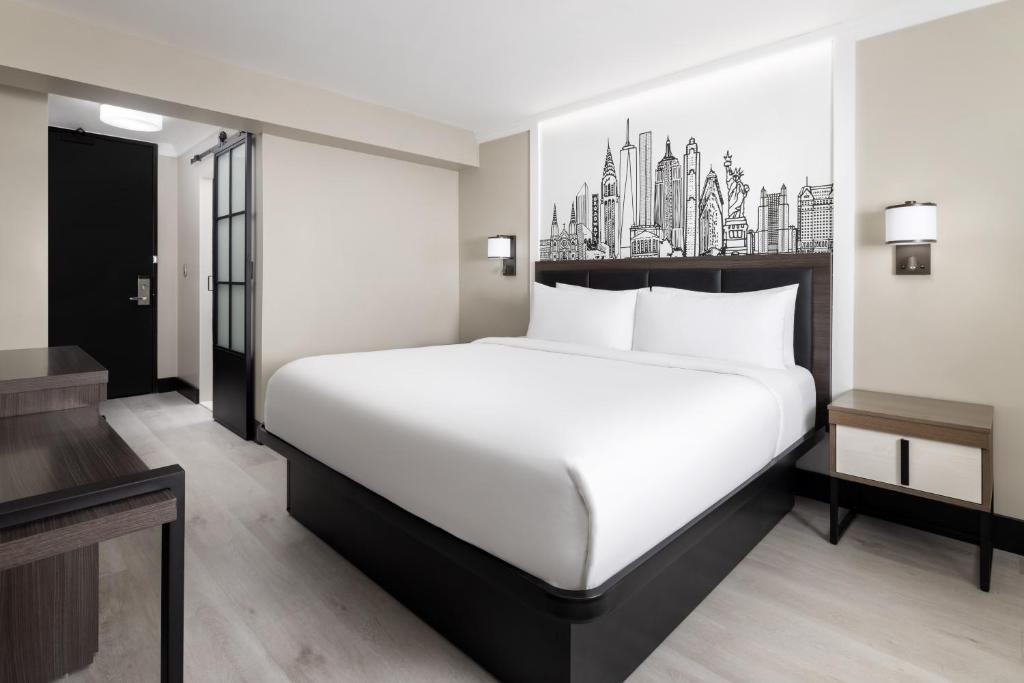 The Manhattan at Times Square Hotel