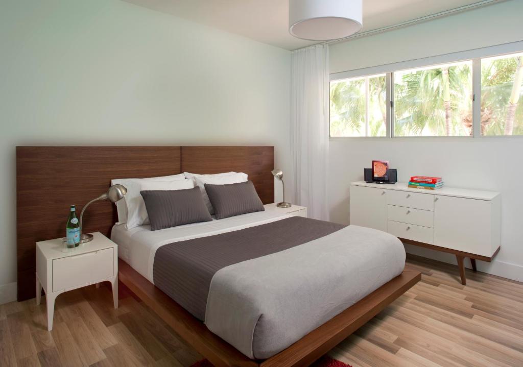 1818 Meridian House by Eskape Collection