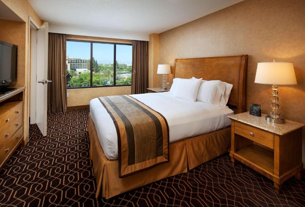 DoubleTree Suites by Hilton Hotel Anaheim Resort - Convention Center